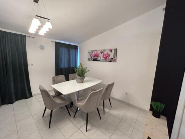 Apartments And Rooms Diana Zadar Luaran gambar